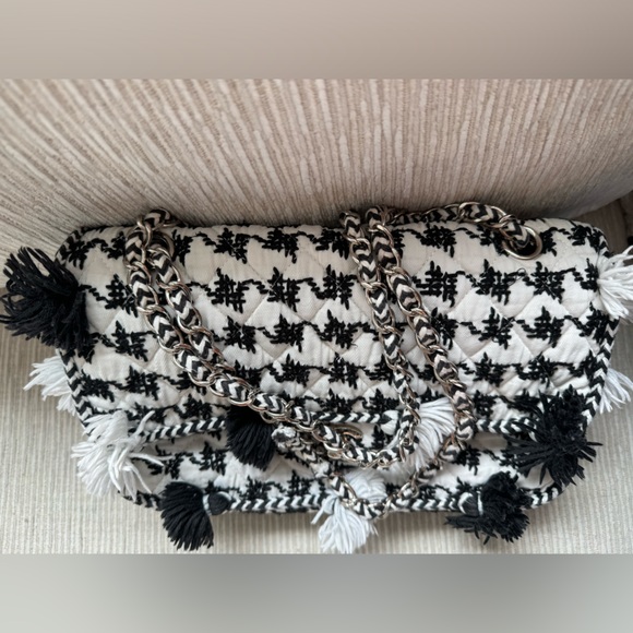 Chanel Dubai Embroidered Flap Bag 2015 Cruise - Picture 12 of 14